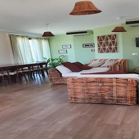 Spacious With Swimming Pool
